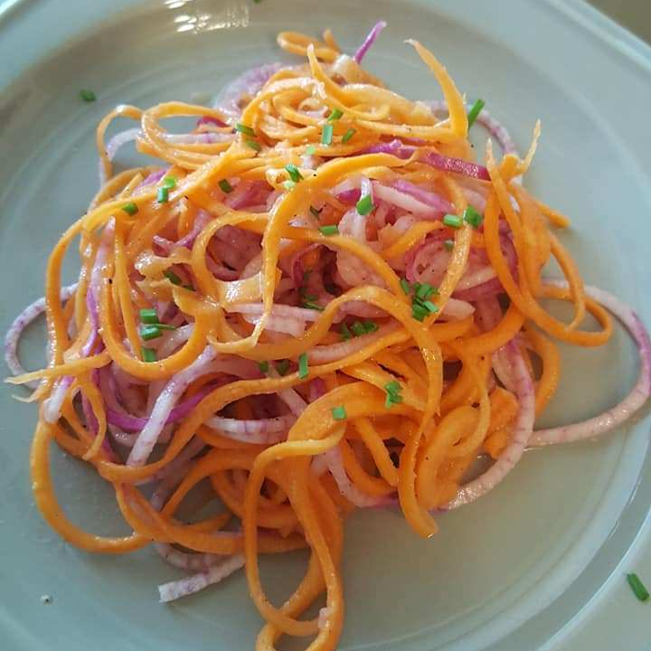 Spiralized Carrot and Radish Salad with Honey Mustard Vinaigrette